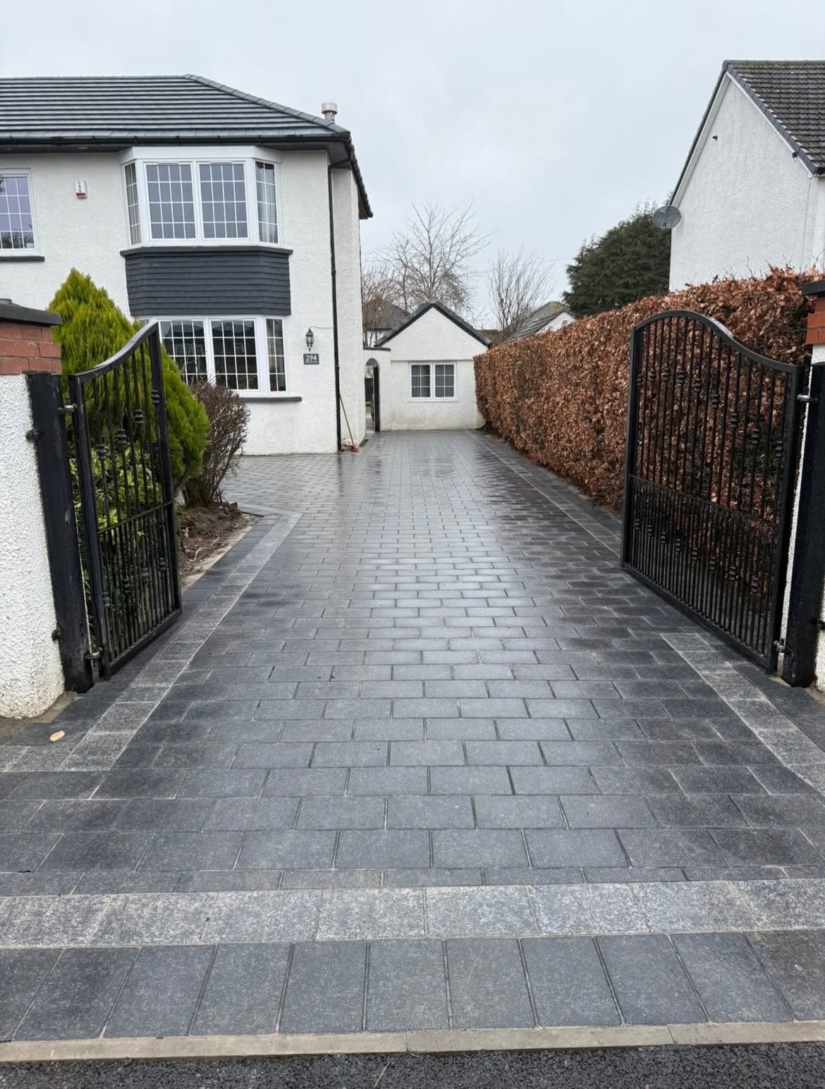 Charcoal block paving driveway with feature border in Glasgow