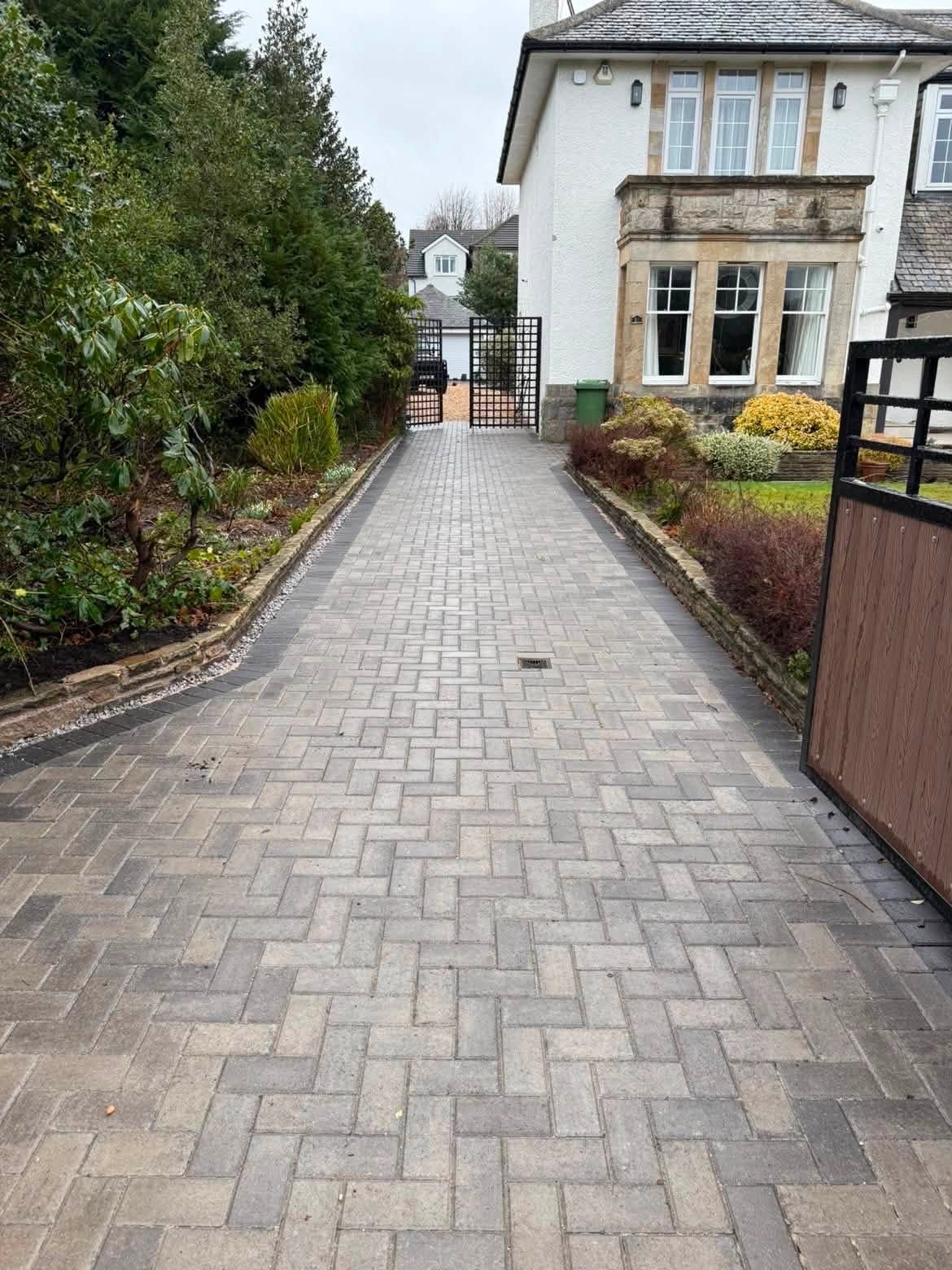 Basketweave block paving driveway with feature edging in Glasgow